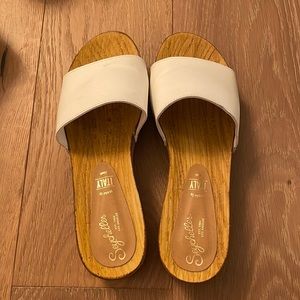 Seychelles sandal - size 7.5